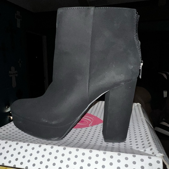 Shoes - Elegant Black Platform Ankle Boots